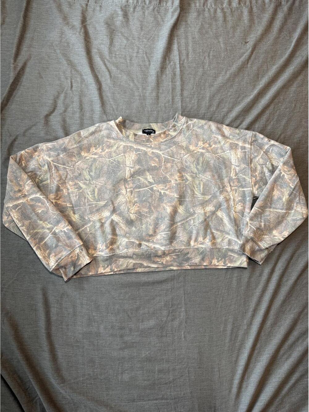 Originality Womens Size Large Camo Long Sleeve Crop Top Hunting Camouflage